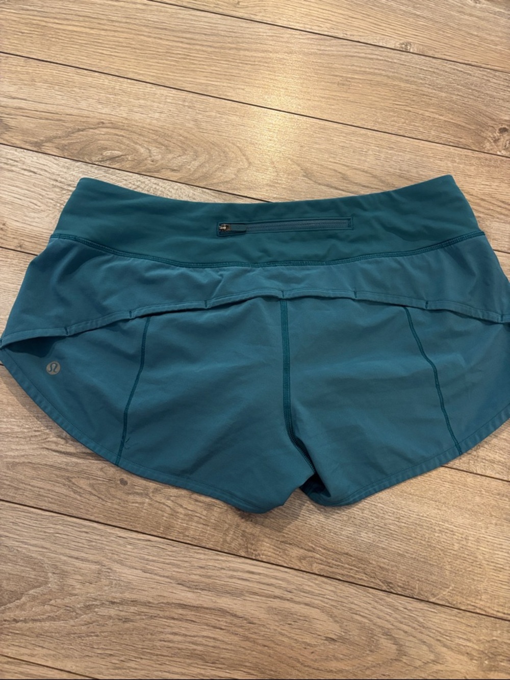 lululemon athletica speed up short 2.5 inch - Picture 2 of 3